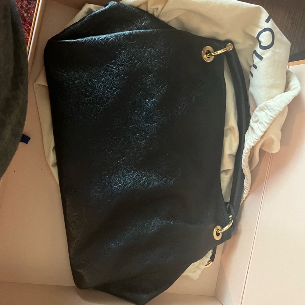 Pristine Condition All Black Authentic Louis Vuit… - image 8